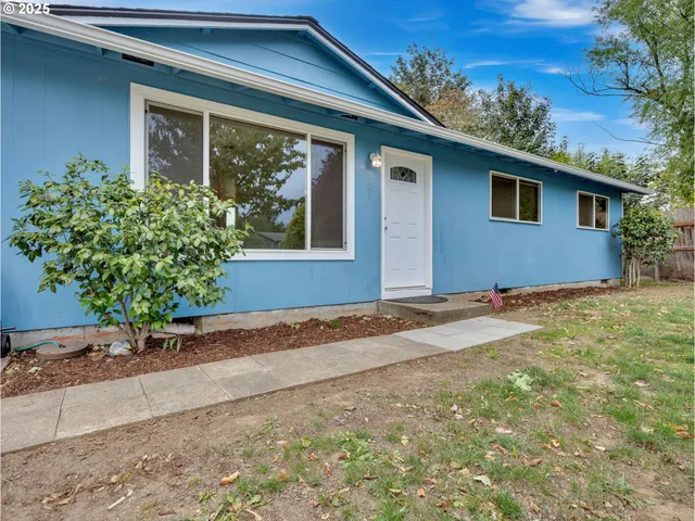 $434,900 | 821 Southwest 14th Street, Troutdale, OR 97060