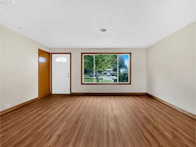 $434,900 | 821 Southwest 14th Street, Troutdale, OR 97060