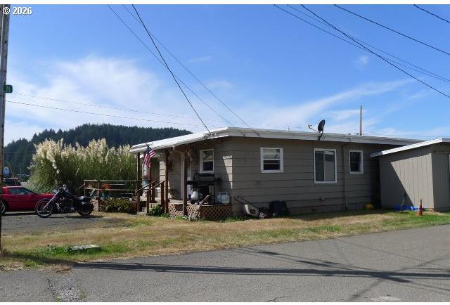 255 Beach Boulevard Reedsport, OR 97467 - Photo 2 of 36 Exterior