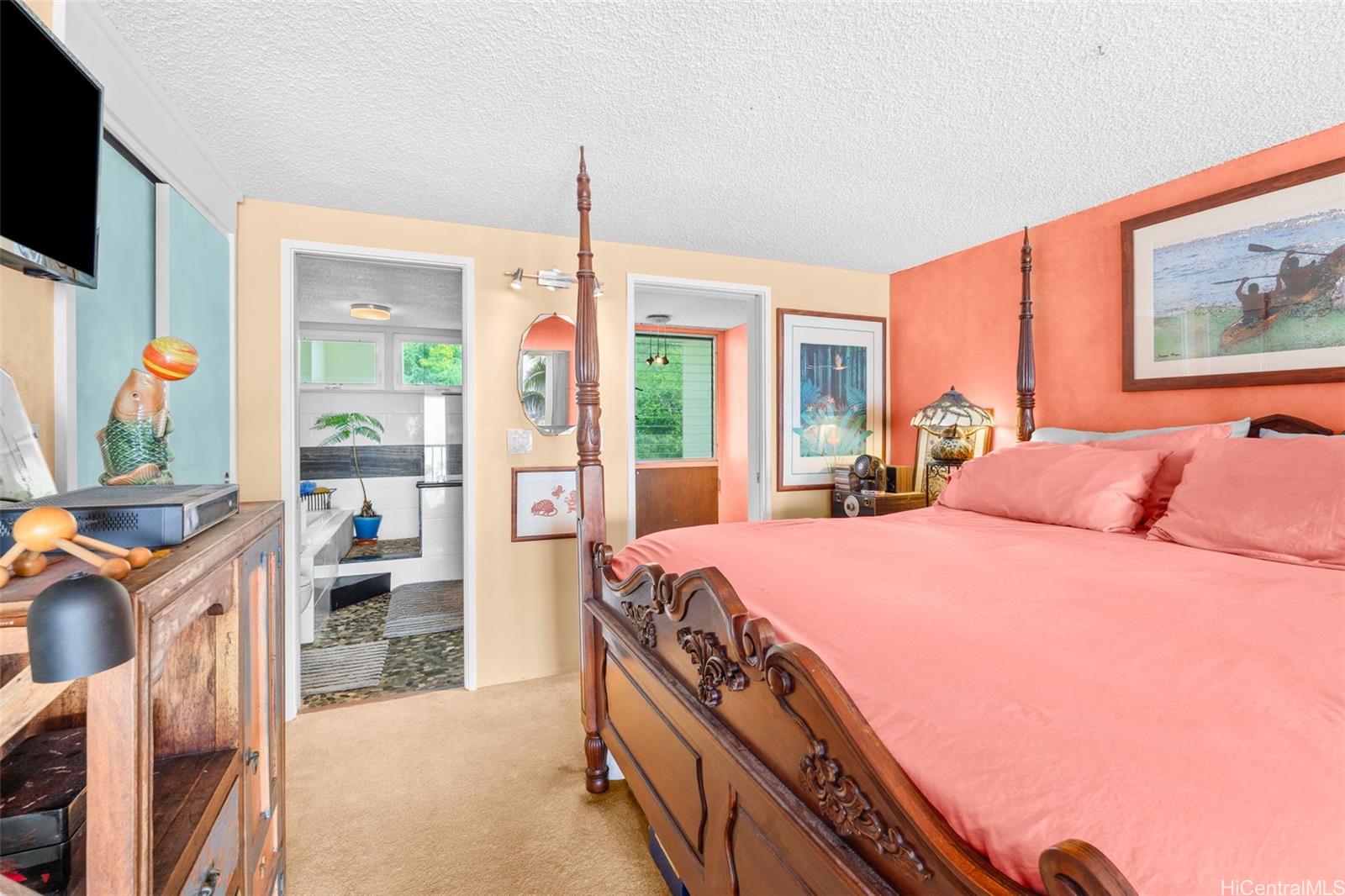 666 Prospect Street, Unit I405 Honolulu, HI 96813 - Photo 13 of 21 a bed room with a bed and a television