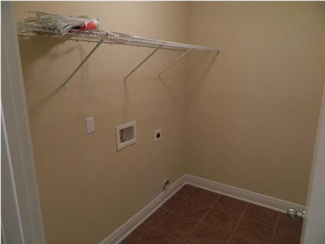 4611 Hermosa Road Crestview, FL 32539 - Photo 14 of 19 a view of a small room