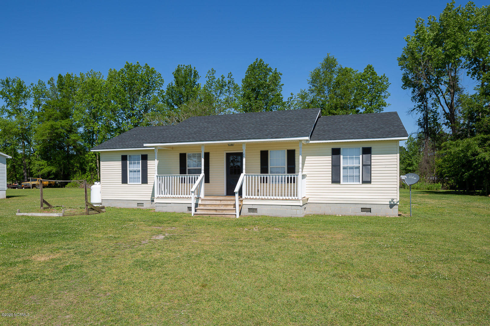 75 Markus Lane Clinton, NC 28328 - Photo 1 of 25 Front