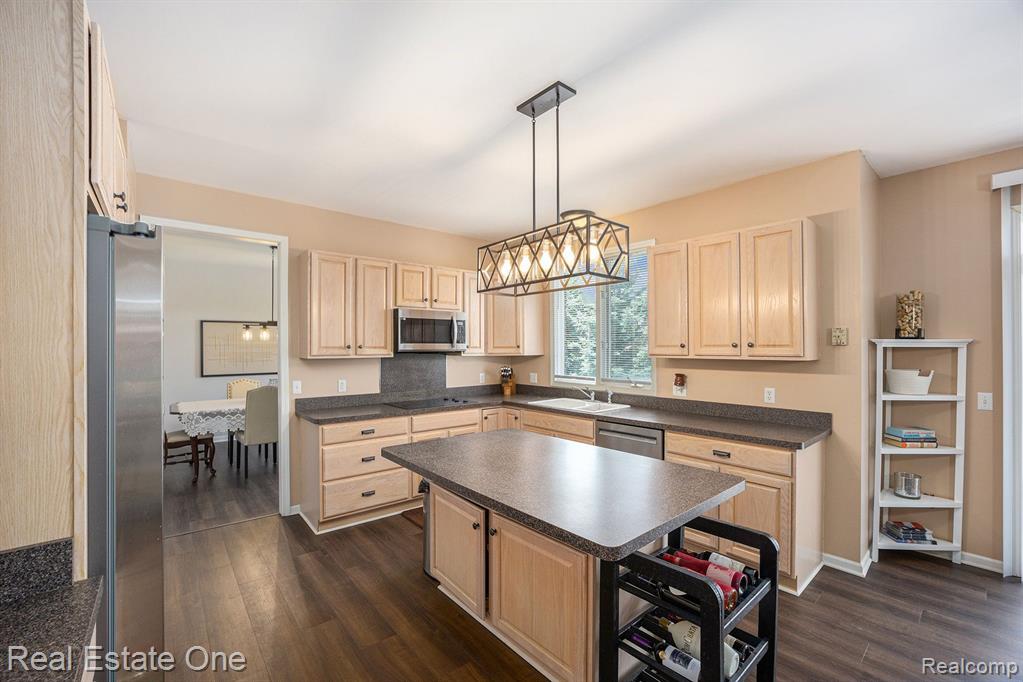 1259 Tulberry Circle Rochester, MI 48306 - Photo 11 of 30 Gallery Image 11