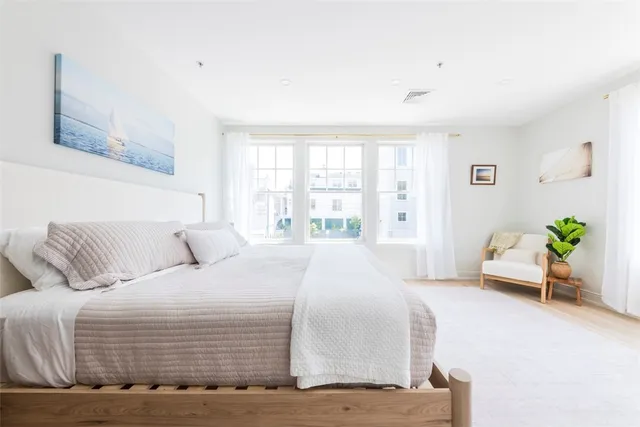 $1,950,000 | 10 Brown & Howard, Unit 101, Newport, RI 02840