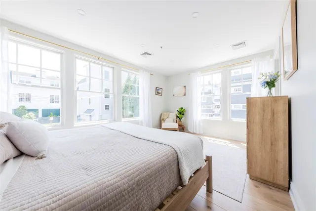 $1,950,000 | 10 Brown & Howard, Unit 101, Newport, RI 02840