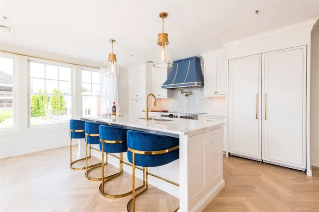 $1,950,000 | 10 Brown & Howard, Unit 101, Newport, RI 02840