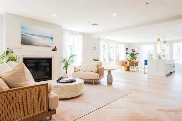 $1,950,000 | 10 Brown & Howard, Unit 101, Newport, RI 02840