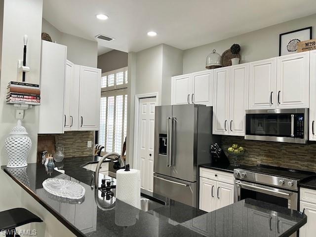 3411 Sandpiper Way Naples, FL 34109 - Photo 9 of 29