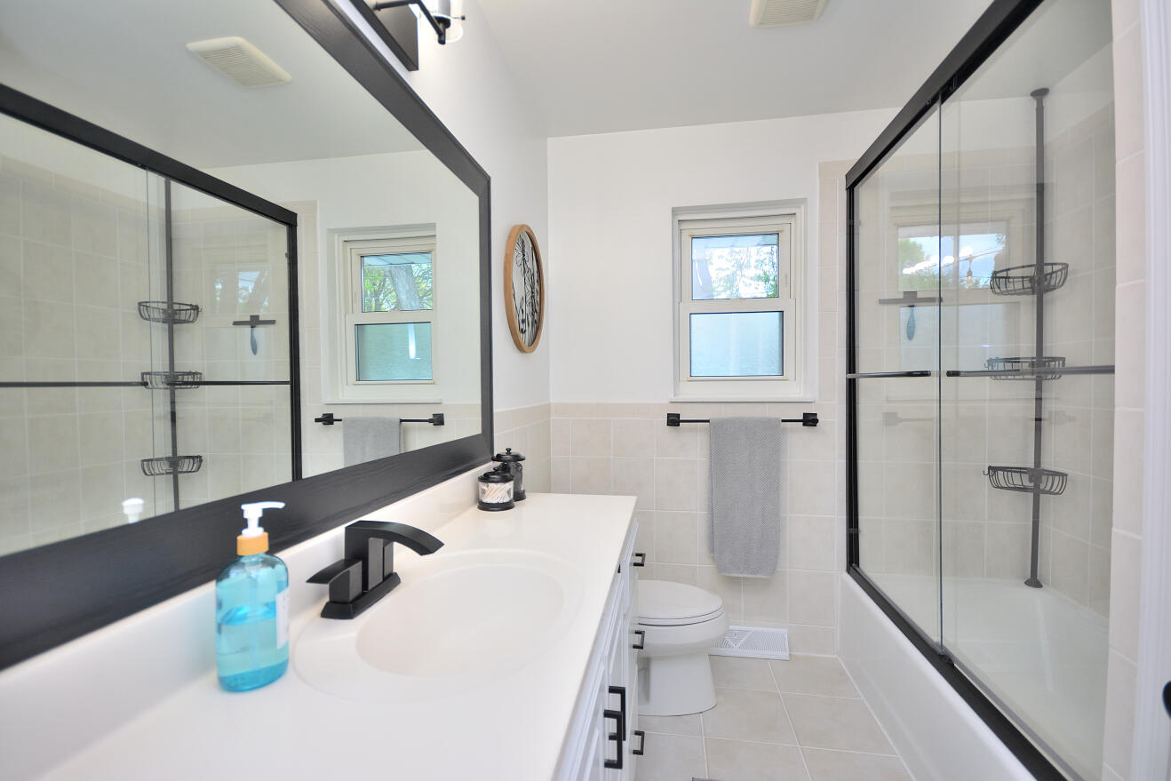 12905 Wembley Road Brookfield, WI 53005 - Photo 20 of 39 Main Bathroom
