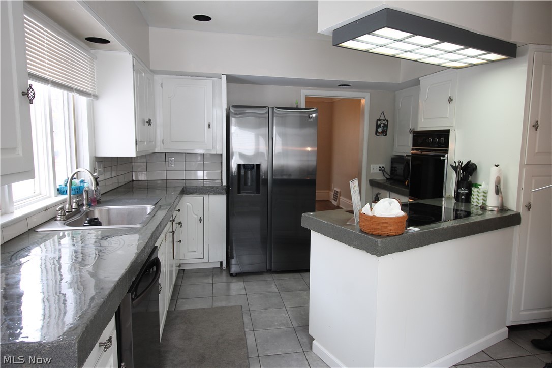 252 Canton Road Akron, OH 44312 - Photo 2 of 32 Gallery Image 2
