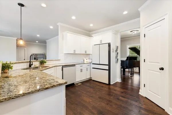 $499,995 | 102 River Point Road, Jackson, GA 30233