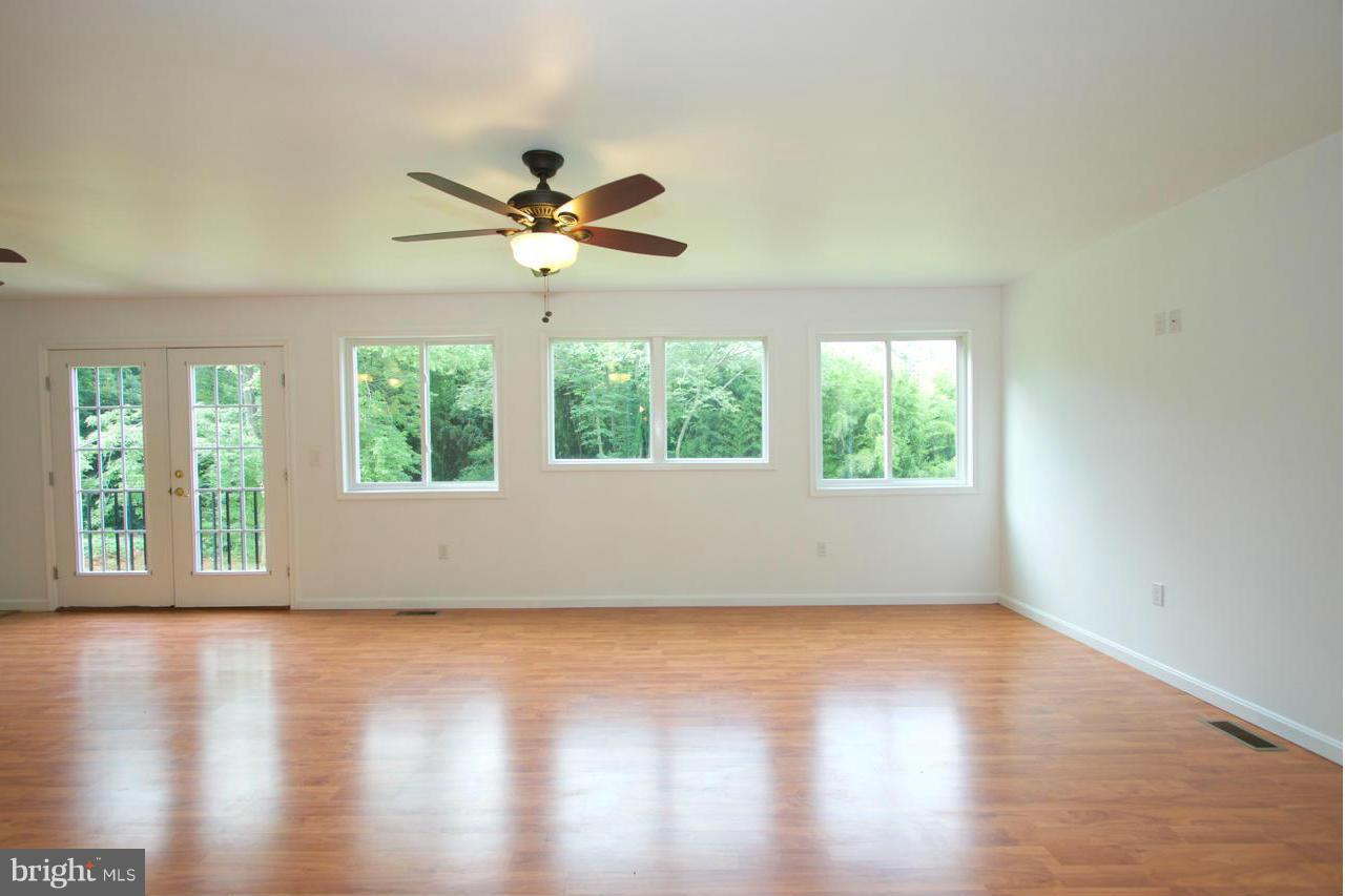 2403 Jerusalem Road Joppa, MD 21085 - Photo 14 of 27 Living Room 5