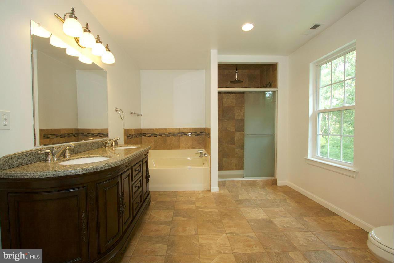 2403 Jerusalem Road Joppa, MD 21085 - Photo 21 of 27 Bath (Master)