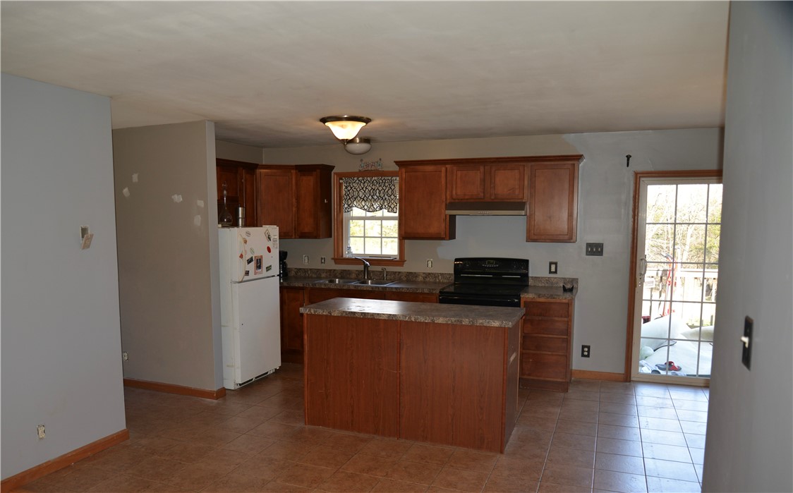 324 Canonchet Road Hopkinton, RI 02873 - Photo 4 of 44