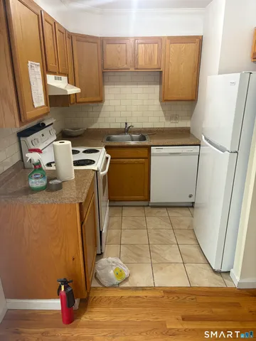$2,400 | 21 River Place, Unit 3, Stamford, CT 06907