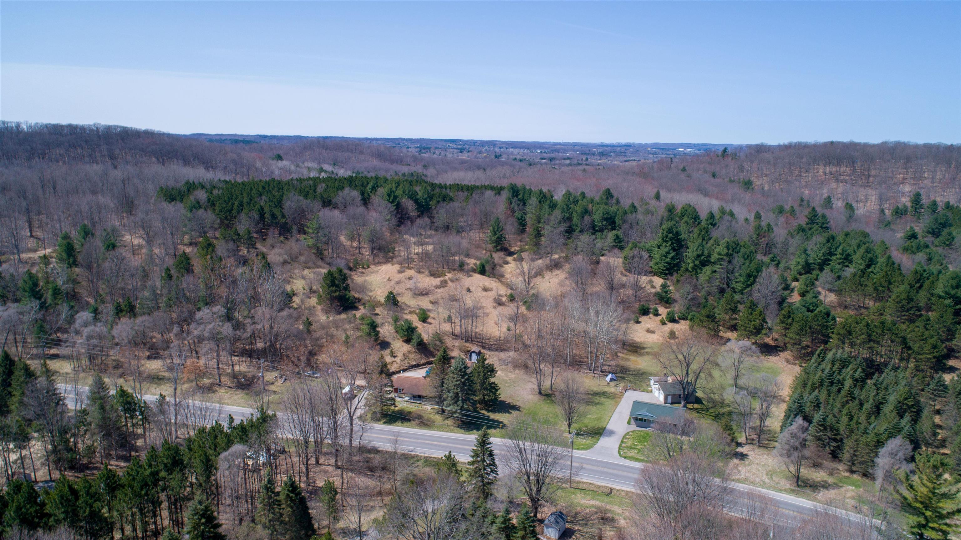 2779 Five Mile Road Traverse City, MI 49686 - Photo 6 of 19 1901192-5.JPG