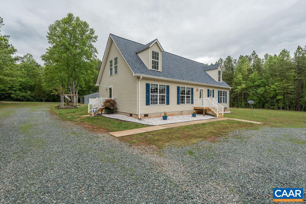 239 Lands End Road Louisa, VA 23093 - Photo 2 of 60