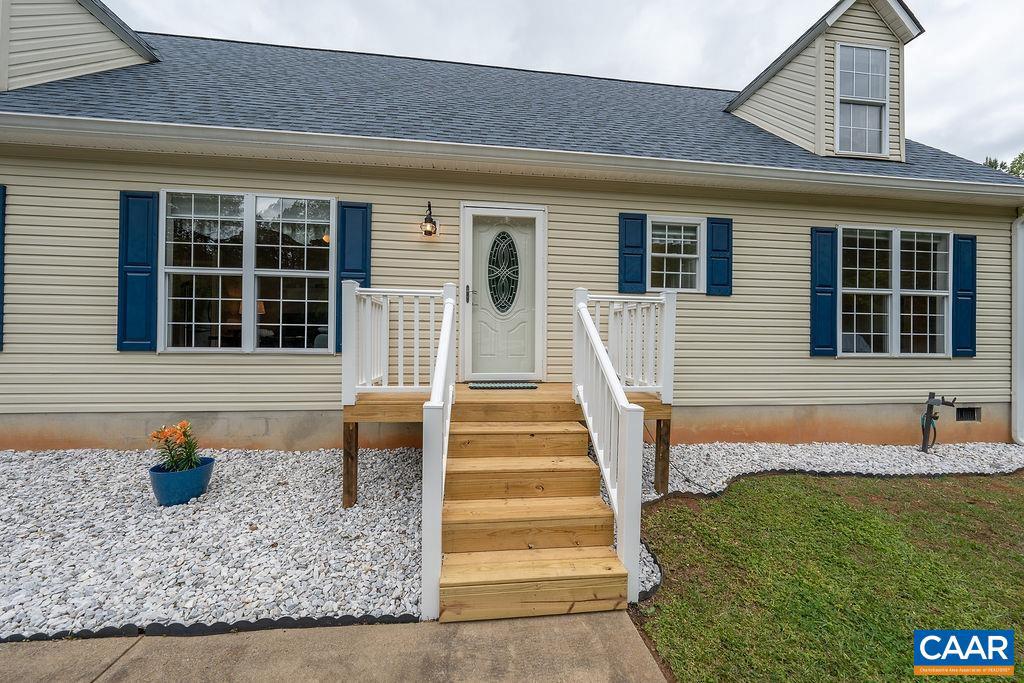 239 Lands End Road Louisa, VA 23093 - Photo 3 of 60