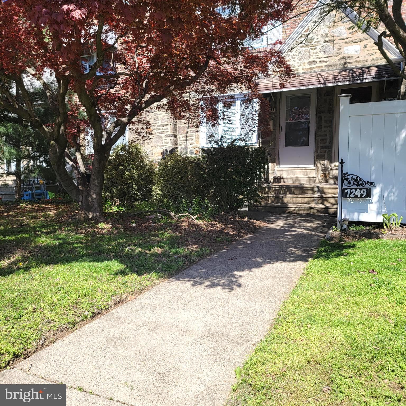 7251 Bradford Road Upper Darby, PA 19082 - Photo 3 of 39 Hidden Patio
