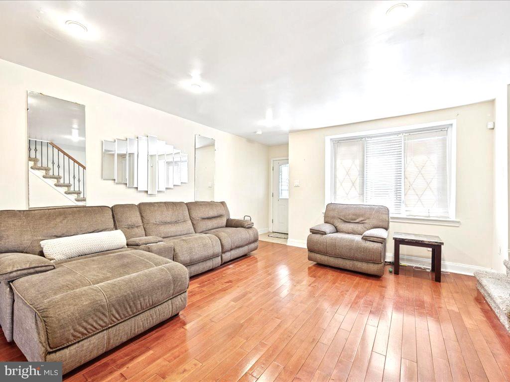 7251 Bradford Road Upper Darby, PA 19082 - Photo 4 of 39 Living Room