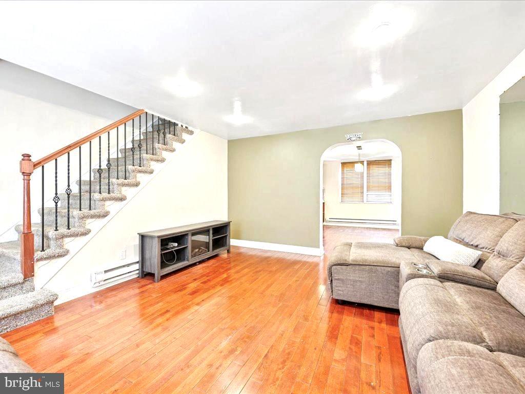7251 Bradford Road Upper Darby, PA 19082 - Photo 5 of 39