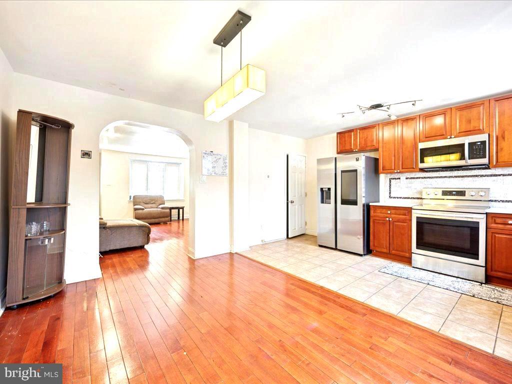 7251 Bradford Road Upper Darby, PA 19082 - Photo 7 of 39