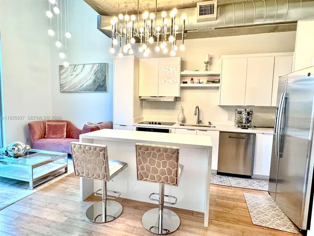 $459,900 | 690 Southwest 1st Court, Unit 1709, Miami, FL 33130