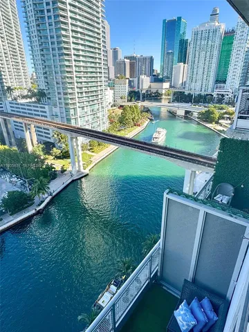 $459,900 | 690 Southwest 1st Court, Unit 1709, Miami, FL 33130
