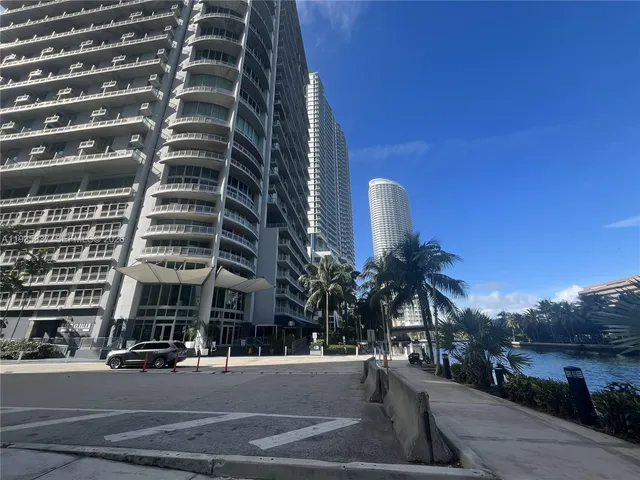 $459,900 | 690 Southwest 1st Court, Unit 1709, Miami, FL 33130