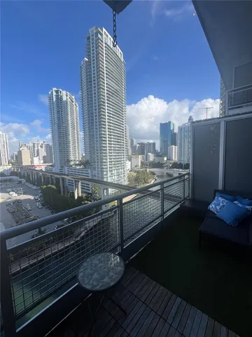 $459,900 | 690 Southwest 1st Court, Unit 1709, Miami, FL 33130