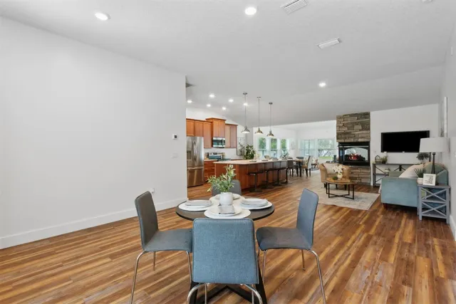 a large kitchen with kitchen island a island in it