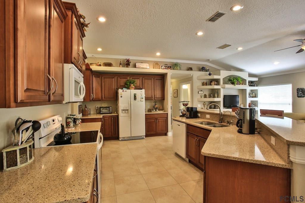8 Ripley Place Palm Coast, FL 32164 - Photo 12 of 32 Gallery Image 12