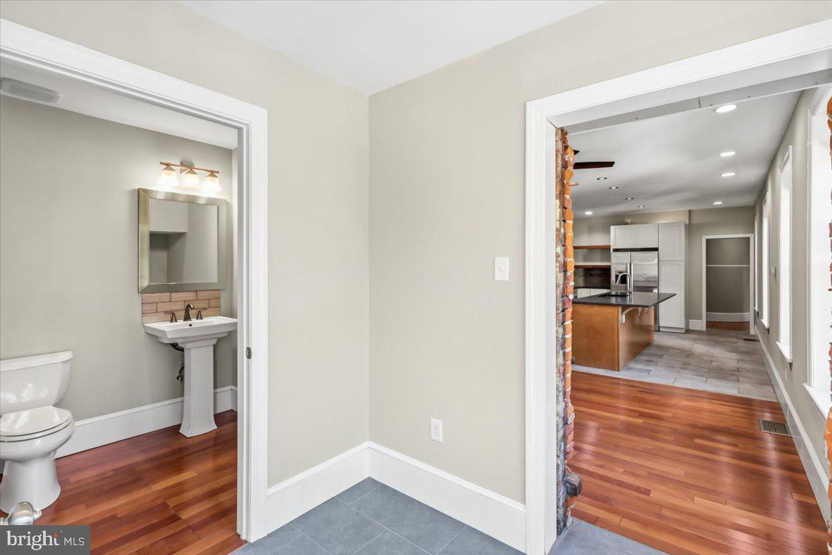 138 Rector Street Philadelphia, PA 19127 - Photo 12 of 32