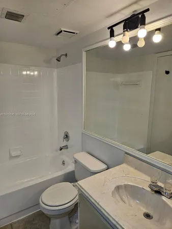 $1,800 | Country Club of Miami, Hialeah, FL 33015