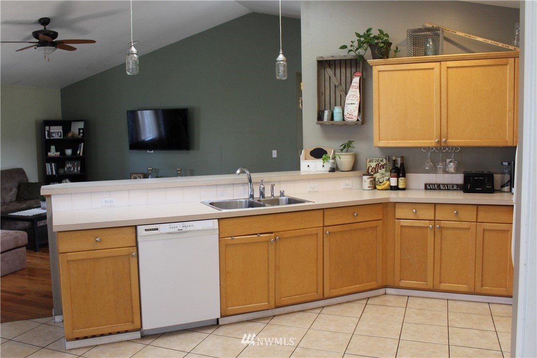 8632 194th Avenue Southwest Rochester, WA 98579 - Photo 5 of 24