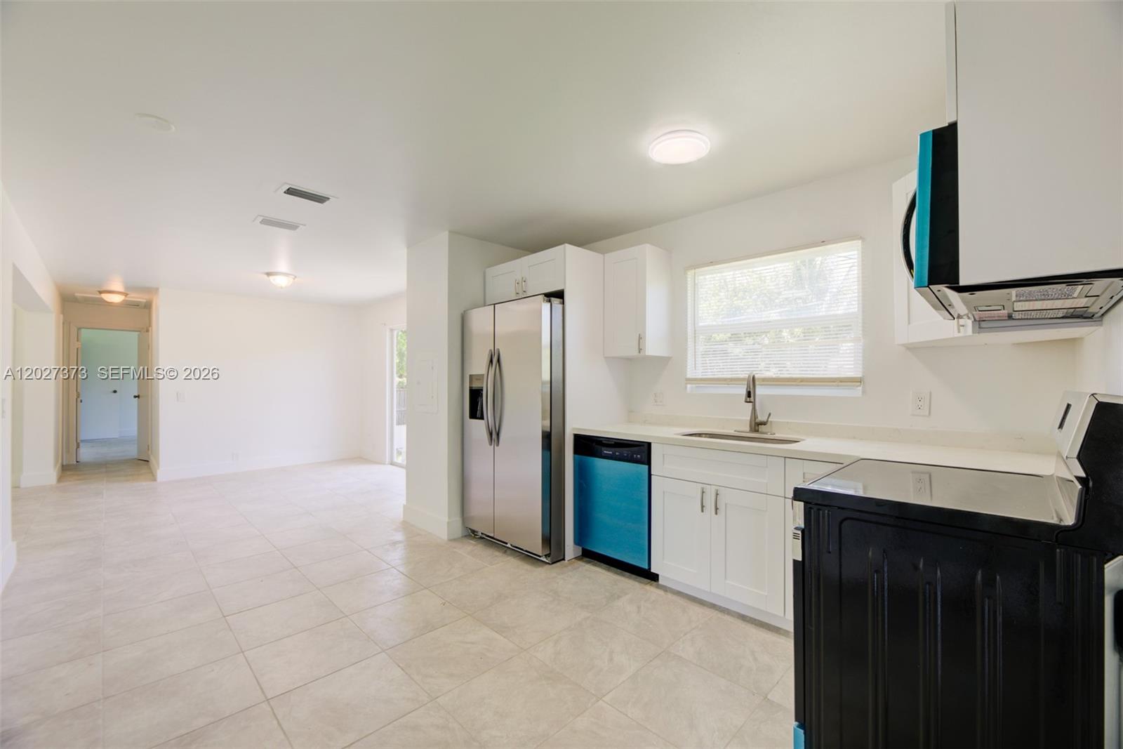 3327 Sapphire Road Lake Worth, FL 33462 - Photo 14 of 34