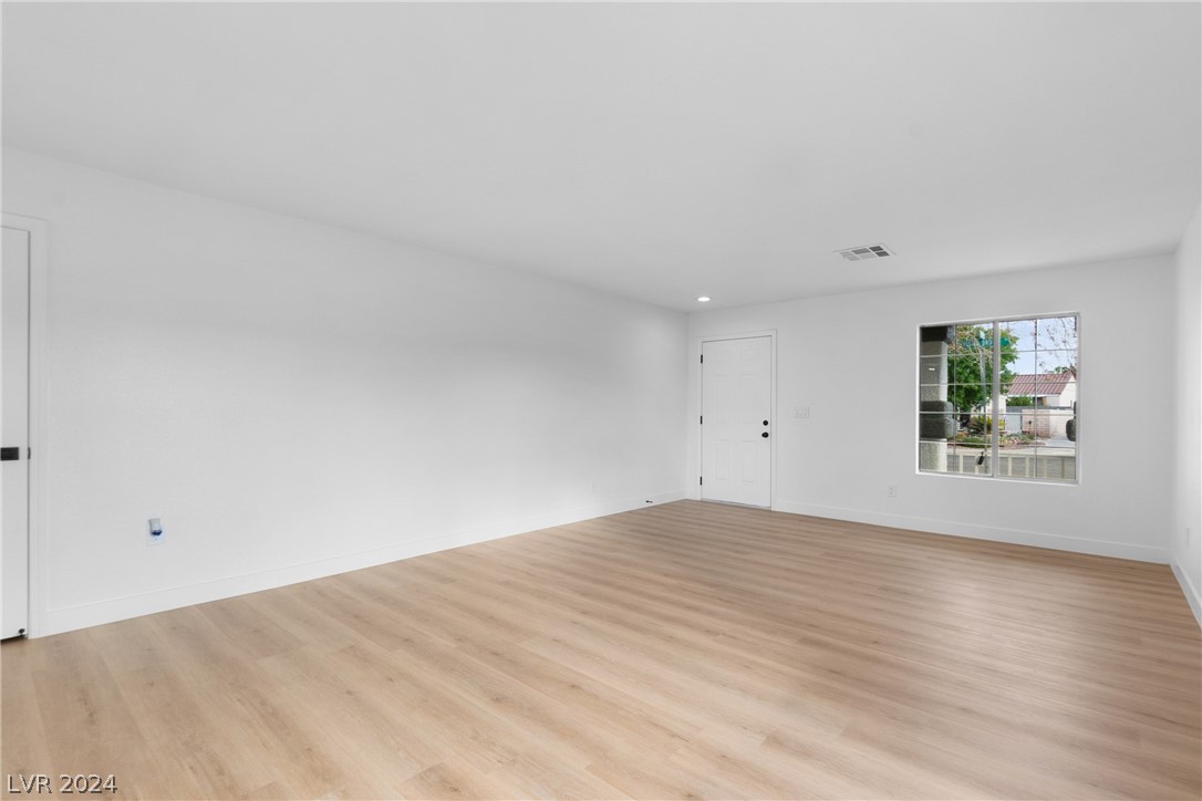 736 Rising Brook Drive Henderson, NV 89011 - Photo 4 of 25 Gallery Image 4