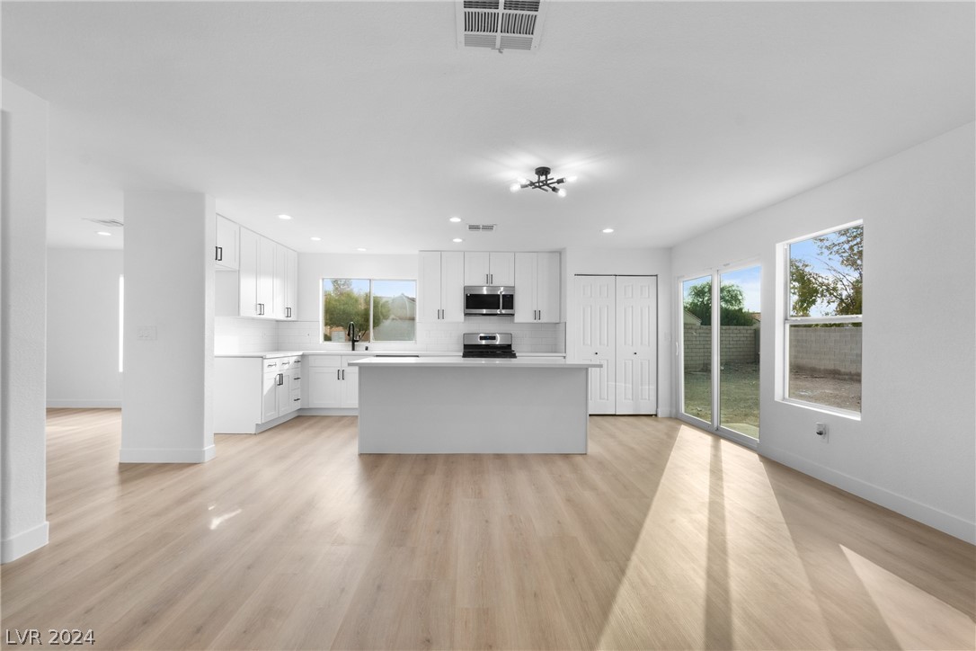 736 Rising Brook Drive Henderson, NV 89011 - Photo 6 of 25 Gallery Image 6