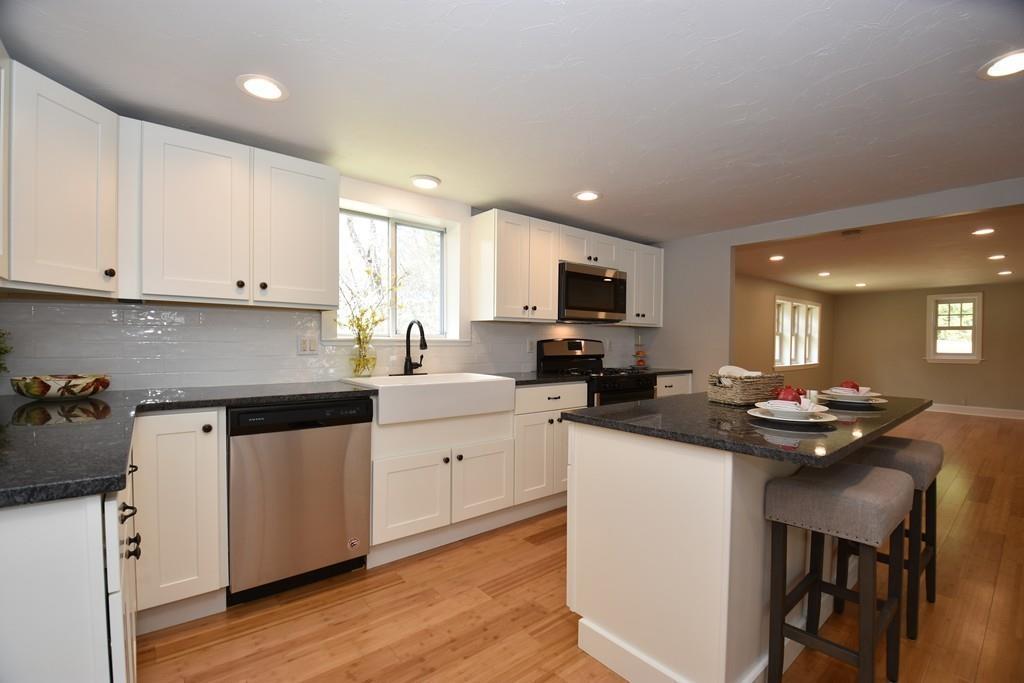 202 Chase Road Lunenburg, MA 01462 - Photo 3 of 21