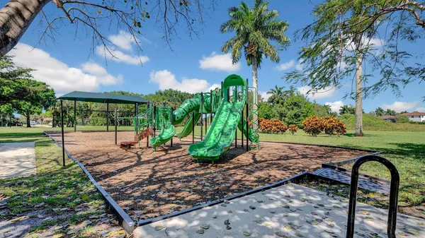 $939,000 | 6887 Houlton Circle, Lake Worth, FL 33467