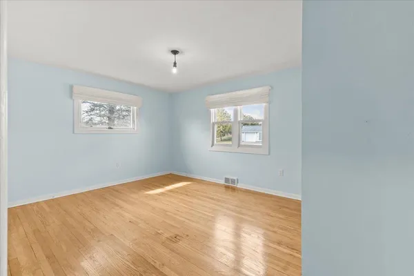 $595,000 | 21 Cross Parkway, Burlington, VT 05408