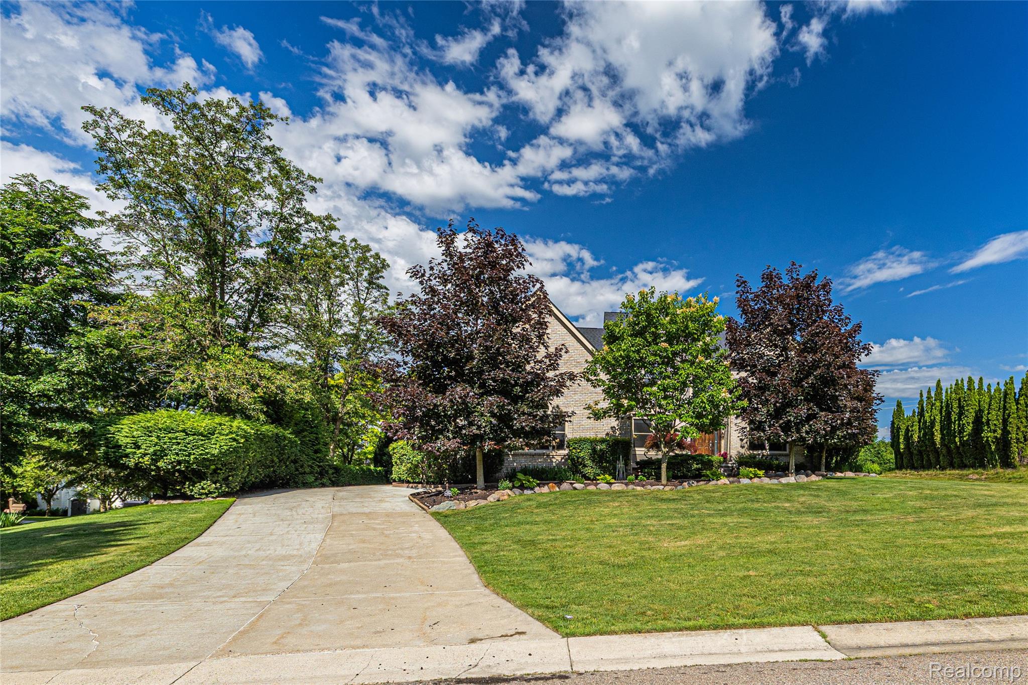 1781 Apple Ridge Court Rochester, MI 48306 - Photo 77 of 79 77 - Long Elevated Driveway.jpg