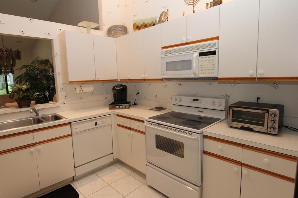 8432 Parkgate Road Boca Raton, FL 33496 - Photo 8 of 19 Kitchen