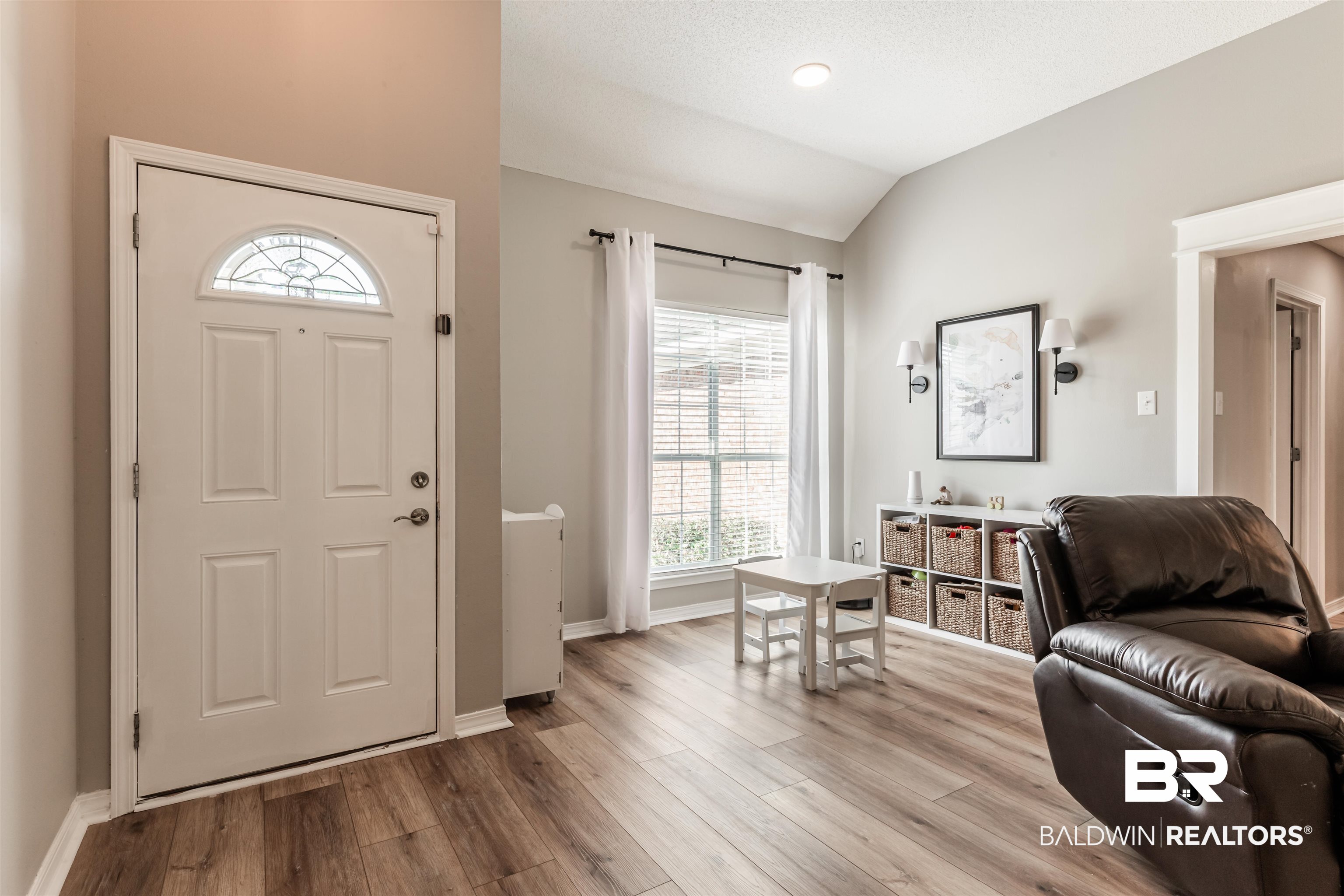 8924 Spring Grove North Mobile, AL 36695 - Photo 6 of 38 Foyer / Dining