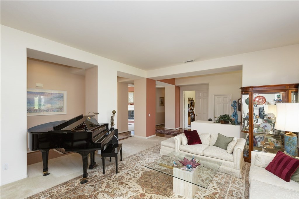 17944 Scottsdale Road Riverside, CA 92504 - Photo 12 of 43 Living Room