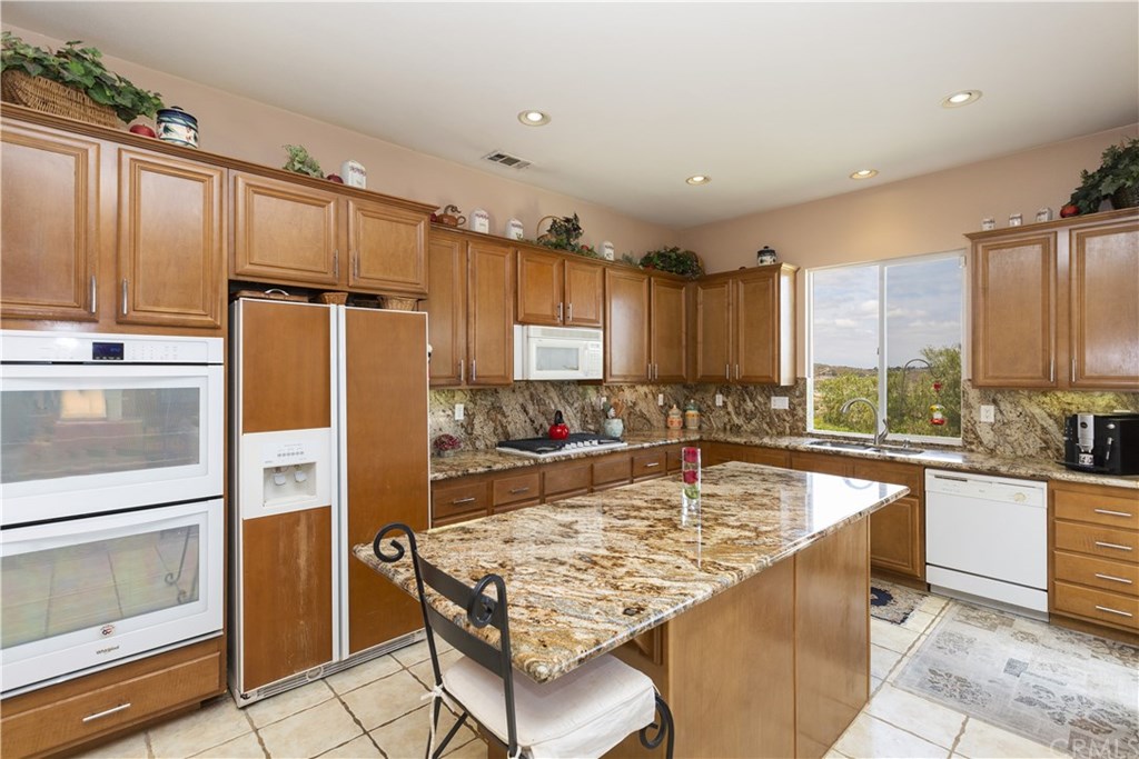 17944 Scottsdale Road Riverside, CA 92504 - Photo 14 of 43 Kitchen