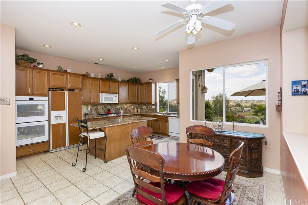 17944 Scottsdale Road Riverside, CA 92504 - Photo 16 of 43 Kitchen & Dining