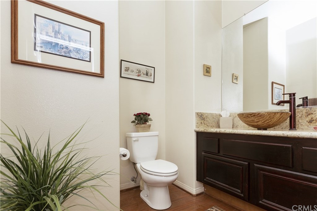 17944 Scottsdale Road Riverside, CA 92504 - Photo 20 of 43 Powder Room