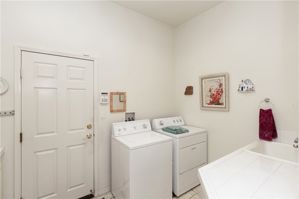 17944 Scottsdale Road Riverside, CA 92504 - Photo 23 of 43 Laundry