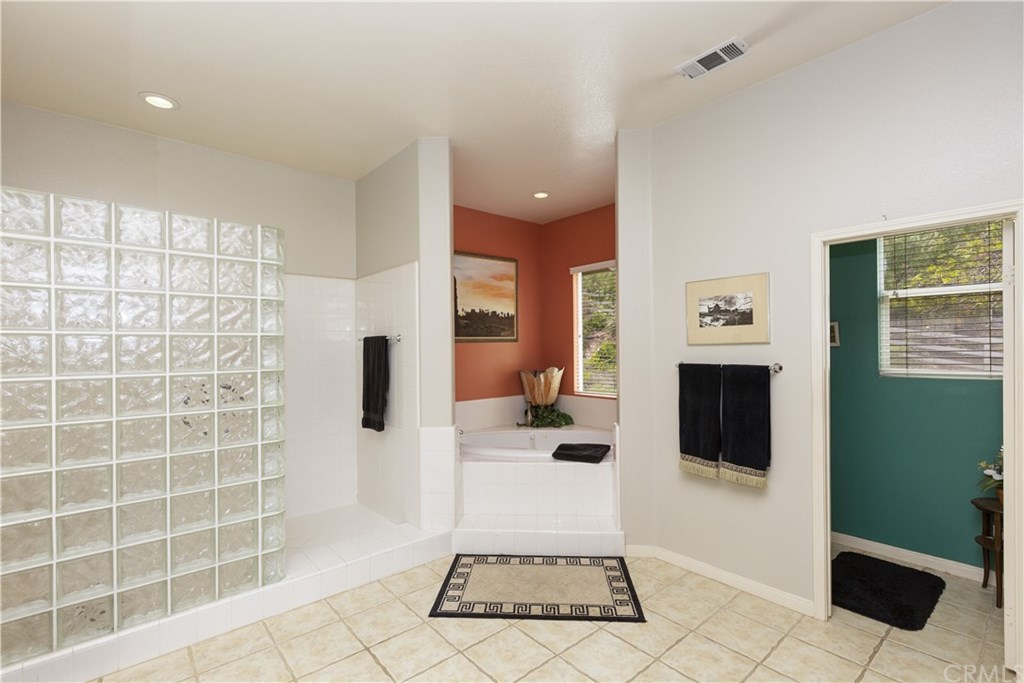 17944 Scottsdale Road Riverside, CA 92504 - Photo 28 of 43 Master Bathroom